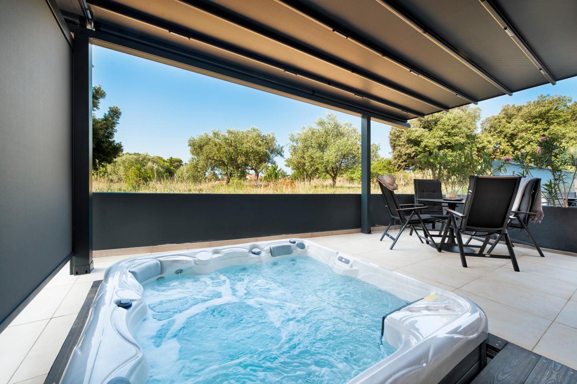 Apartman With Private Jacuzzi Garbin 1 And Garbin 2 *