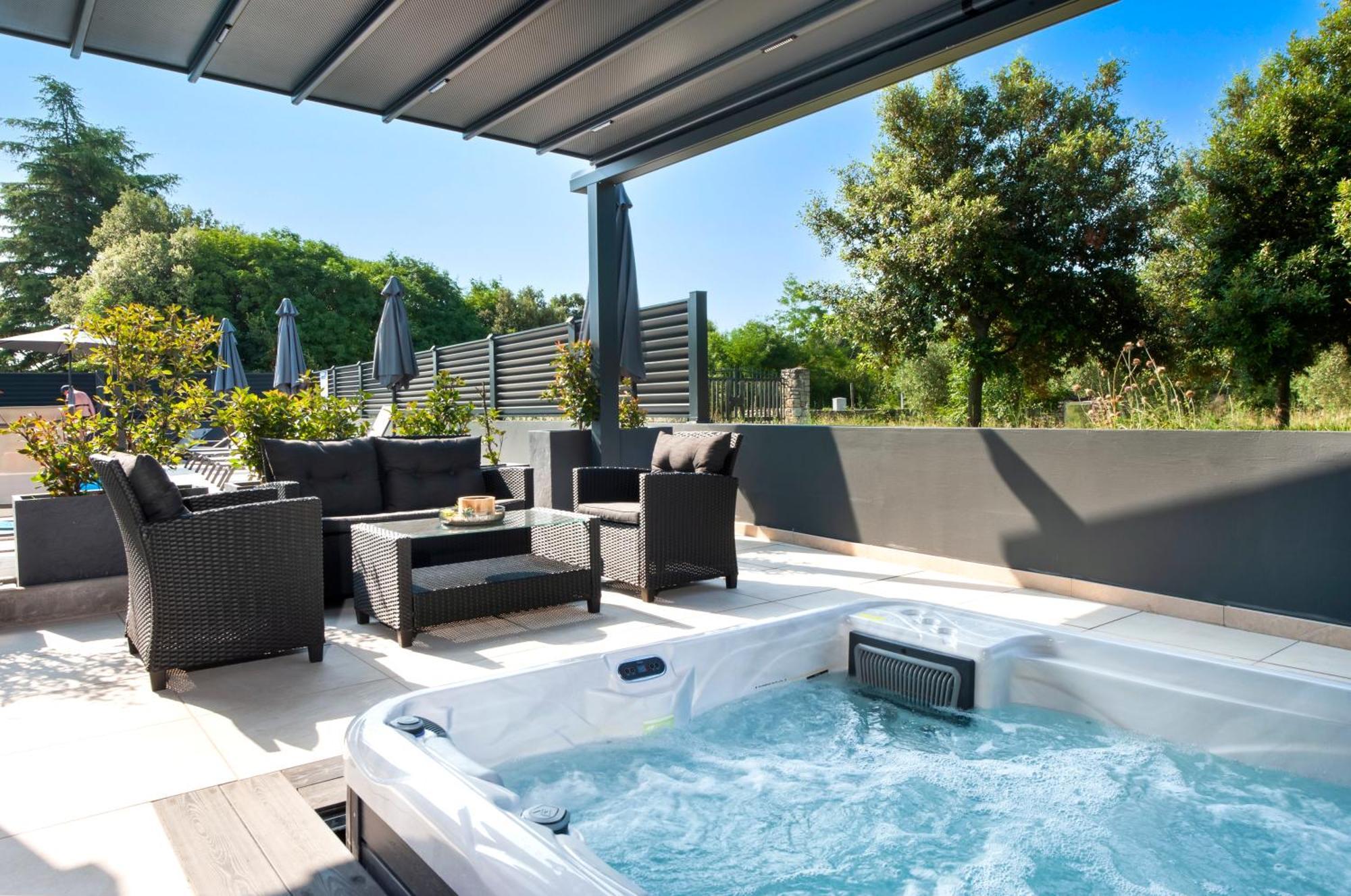With Private Jacuzzi Garbin 1 And Garbin 2