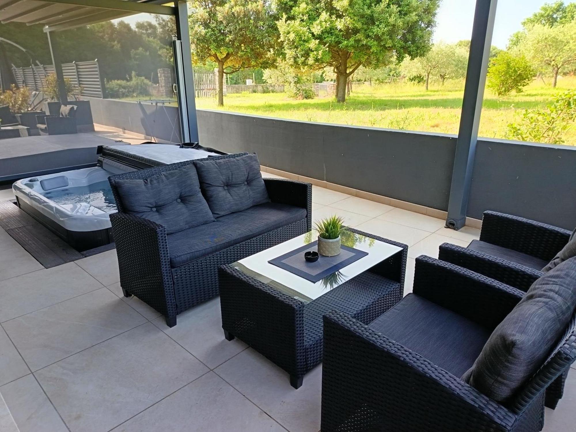 Apartment With Private Jacuzzi Garbin 1 And Garbin 2 *